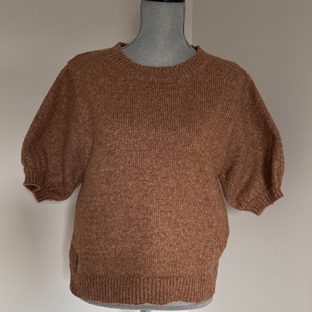 Leela & Lavender small caramel short sleeve crew neck Sweater